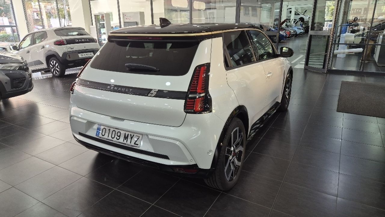 Renault 5 E-Tech 150 Comfort Range Iconic Five foto 6